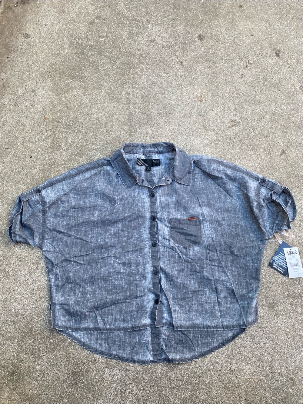 NWT Vans Off The Wall Women's Acid Wash Cropped Short Sleeve Button Up Shirt